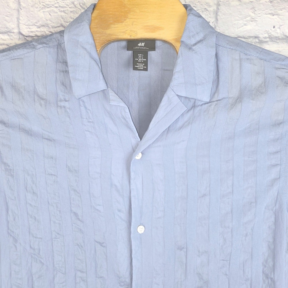 H&M Men Button Up Shirt Light Blue Textured Short Sleeve Stripe Size Large